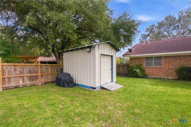 403 Salisbury Lane, Victoria, TX 77904