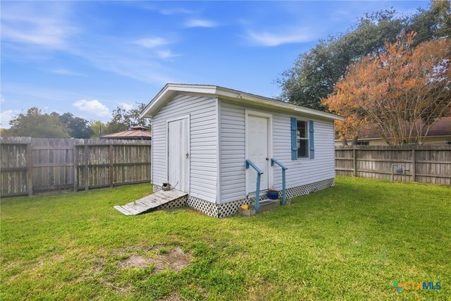 403 Salisbury Lane, Victoria, TX 77904