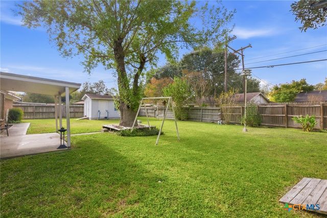 403 Salisbury Lane, Victoria, TX 77904