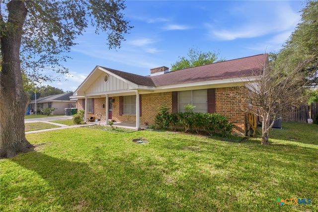 403 Salisbury Lane, Victoria, TX 77904