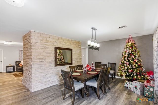 403 Salisbury Lane, Victoria, TX 77904