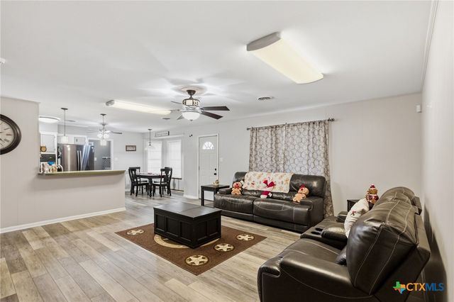 403 Salisbury Lane, Victoria, TX 77904