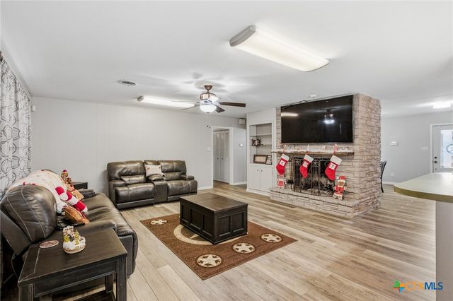 403 Salisbury Lane, Victoria, TX 77904