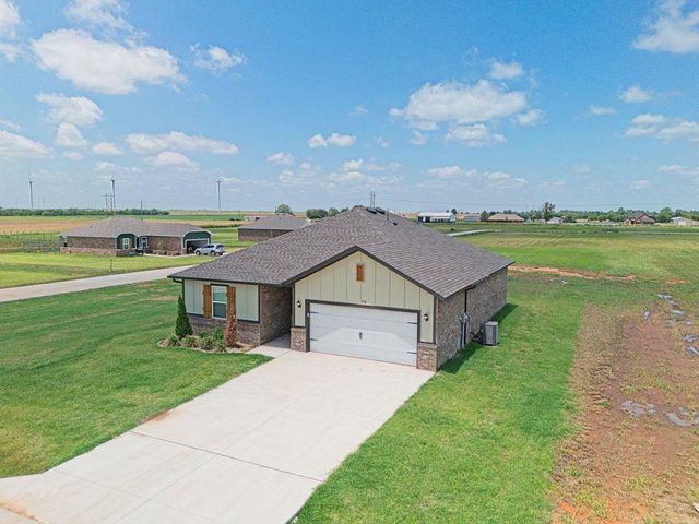 1710 Oak Way, Tuttle, OK 73089