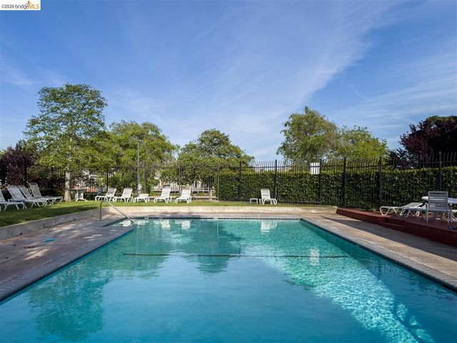 806 Ironwood Road, Alameda, CA 94502