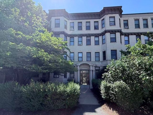 1880 Commonwealth Ave 5, Boston, MA 02135
