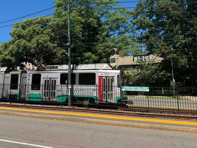 1880 Commonwealth Ave 5, Boston, MA 02135