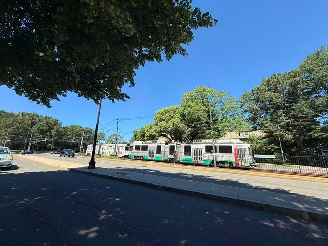 1880 Commonwealth Ave 5, Boston, MA 02135