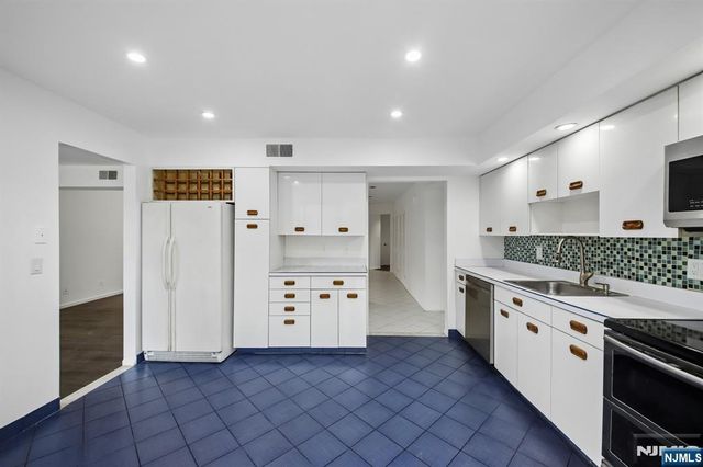 1431 John Street, Fort Lee, NJ 07024