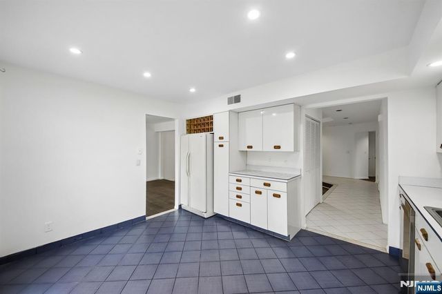 1431 John Street, Fort Lee, NJ 07024