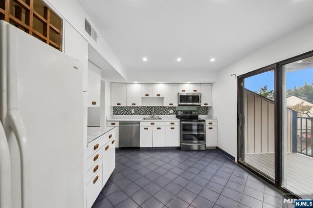 1431 John Street, Fort Lee, NJ 07024