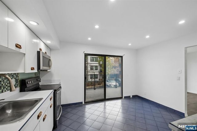 1431 John Street, Fort Lee, NJ 07024