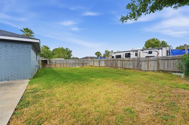 17203 Sunshine Street, Houston, TX 77049