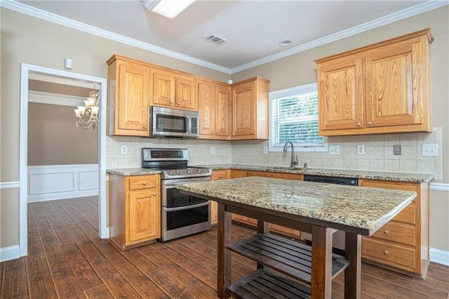 1098 Fountain Lakes Court, Lawrenceville, GA 30043