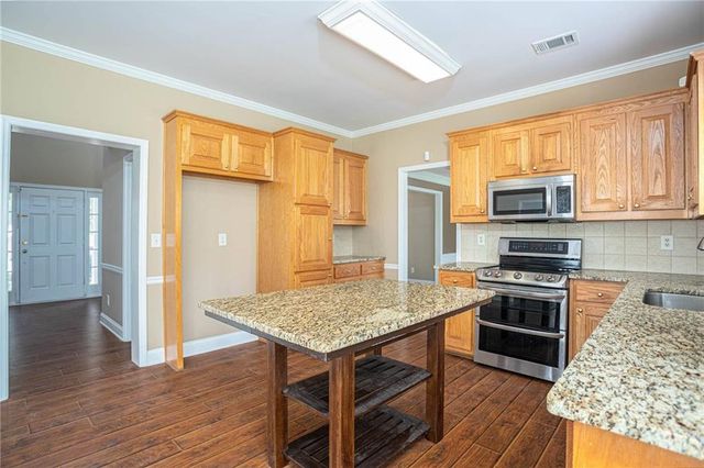 1098 Fountain Lakes Court, Lawrenceville, GA 30043