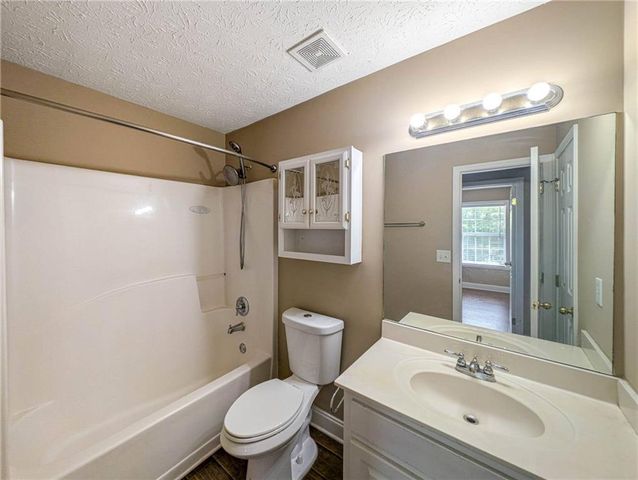 1098 Fountain Lakes Court, Lawrenceville, GA 30043