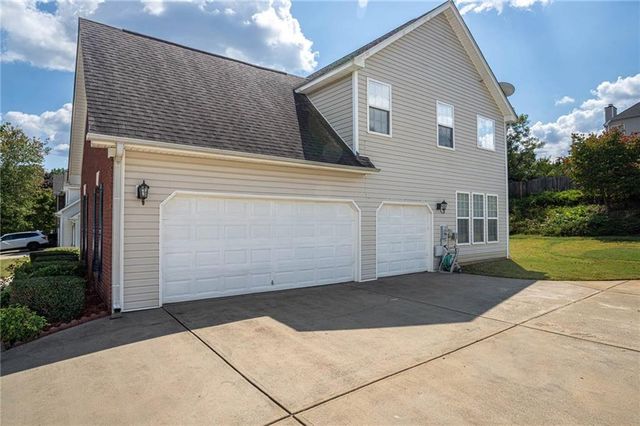 1098 Fountain Lakes Court, Lawrenceville, GA 30043