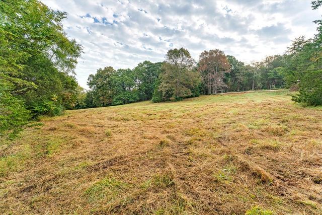 18092 Lake Sequoyah Road, Fayetteville, AR 72701