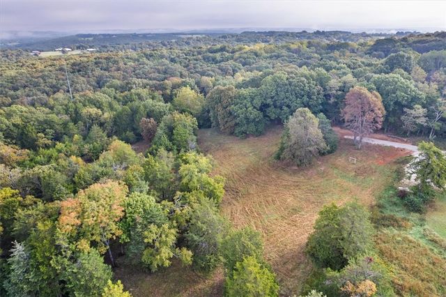 18092 Lake Sequoyah Road, Fayetteville, AR 72701