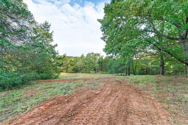 18092 Lake Sequoyah Road, Fayetteville, AR 72701