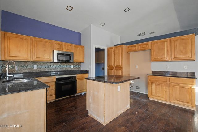 3925 W CHARTER OAK Road, Phoenix, AZ 85029