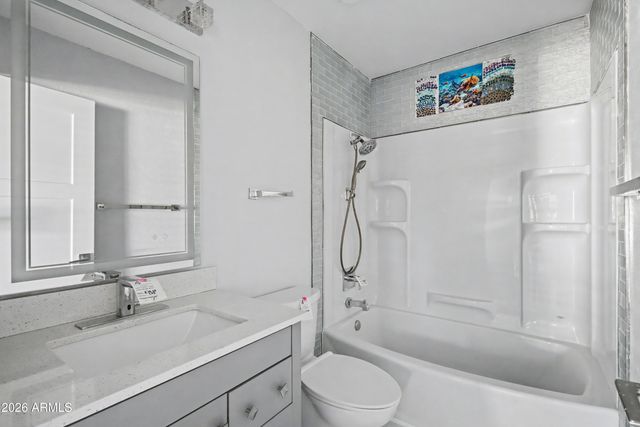 3925 W CHARTER OAK Road, Phoenix, AZ 85029