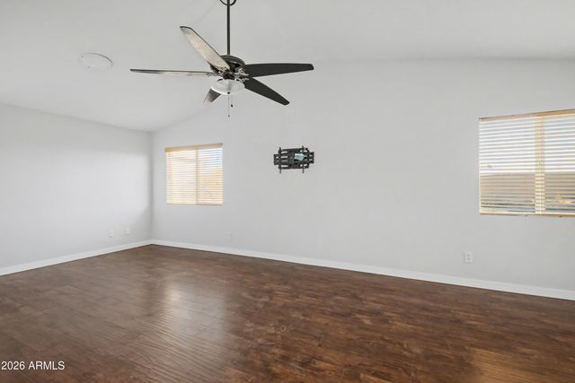 3925 W CHARTER OAK Road, Phoenix, AZ 85029