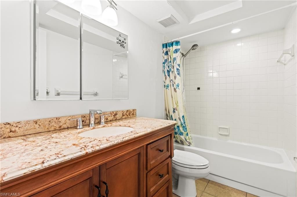 Image 15 of property listing at 1429 Cape Coral PKWY W # 5, Cape Coral, FL 33914