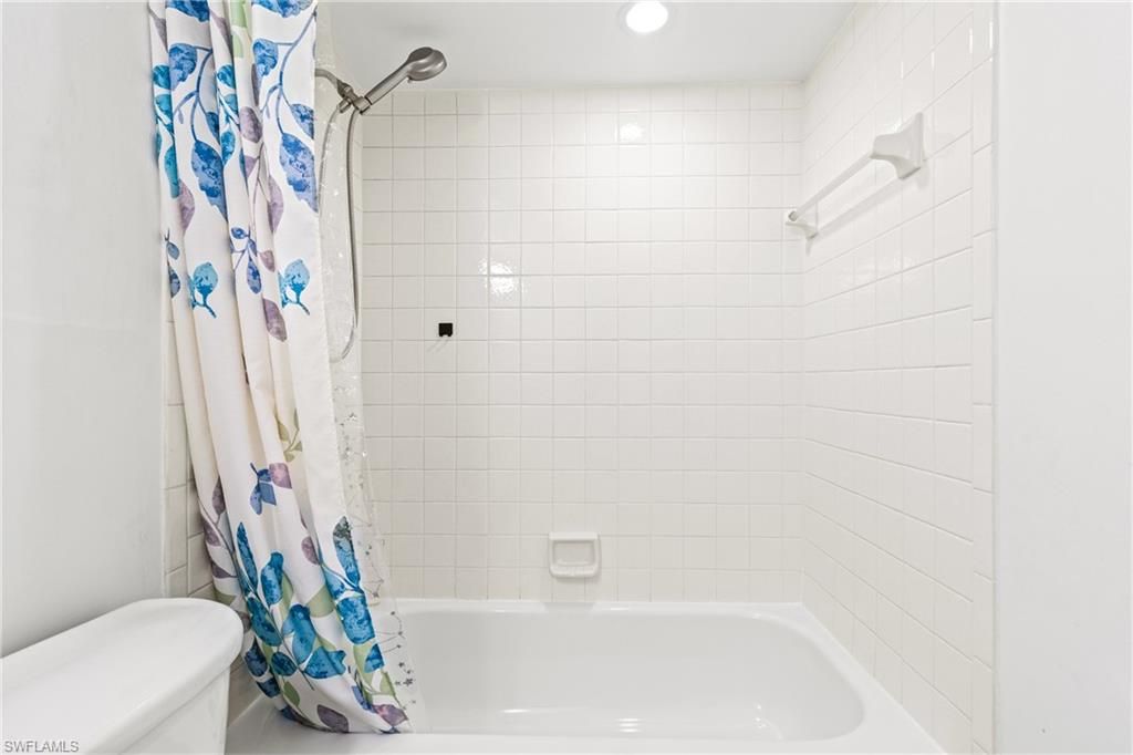 Image 16 of property listing at 1429 Cape Coral PKWY W # 5, Cape Coral, FL 33914