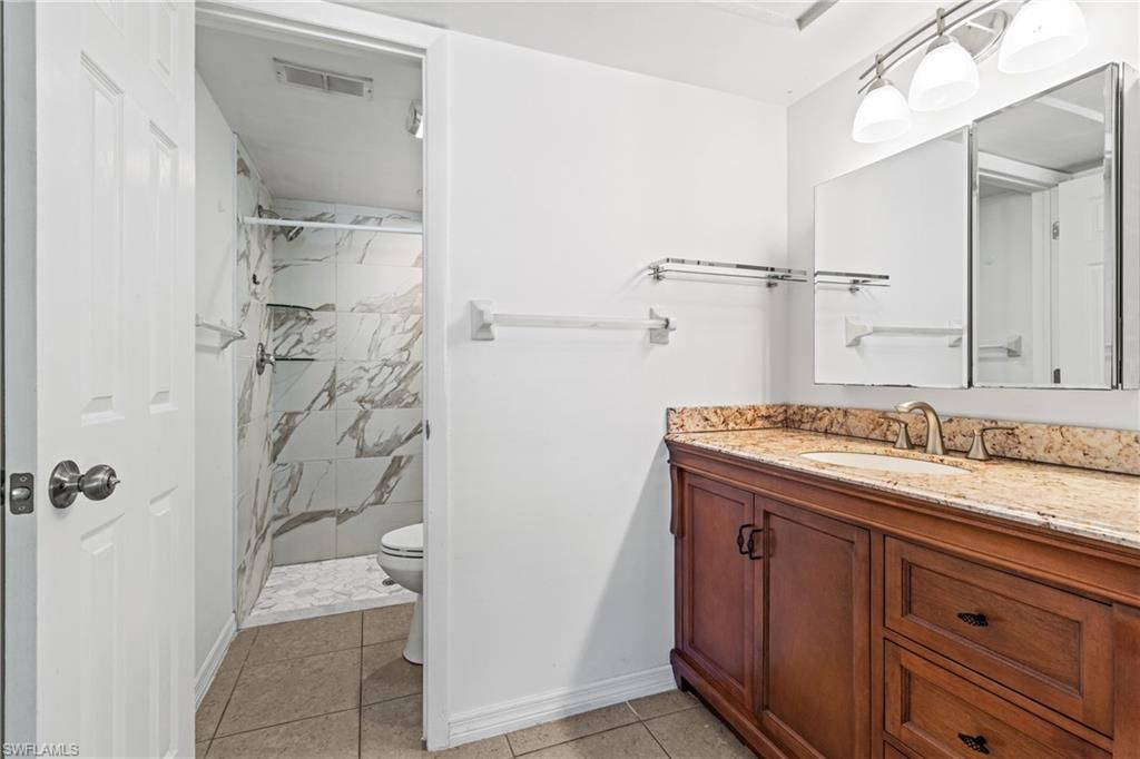 Image 27 of property listing at 1429 Cape Coral PKWY W # 5, Cape Coral, FL 33914