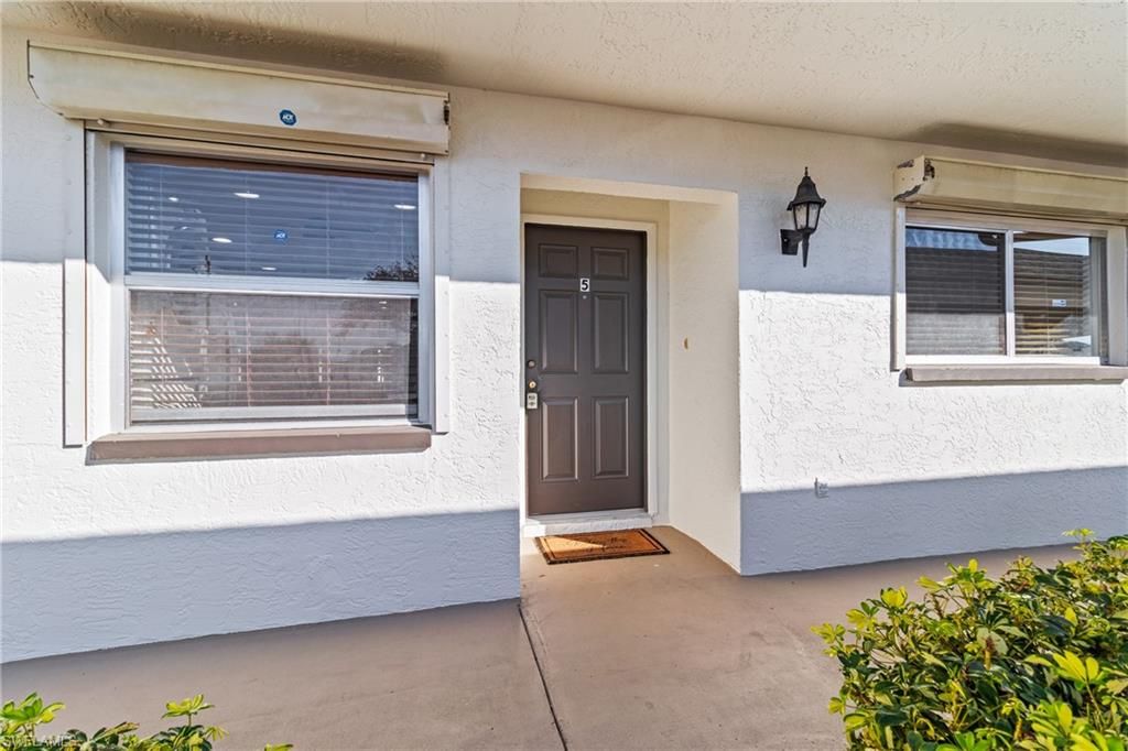 Image 5 of property listing at 1429 Cape Coral PKWY W # 5, Cape Coral, FL 33914