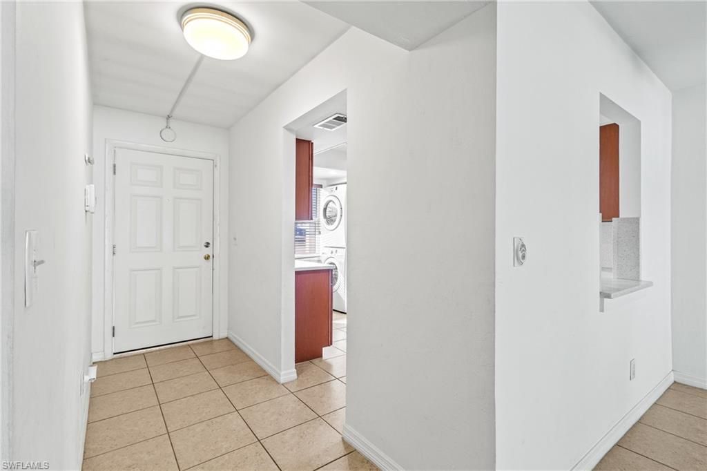 Image 7 of property listing at 1429 Cape Coral PKWY W # 5, Cape Coral, FL 33914