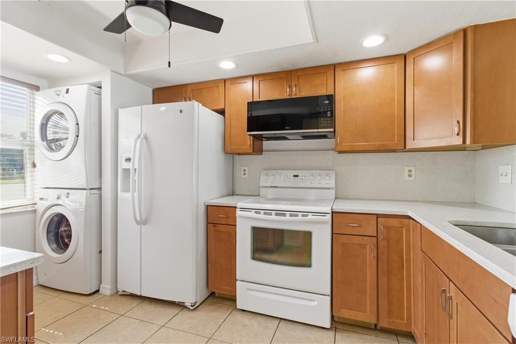 Image 8 of property listing at 1429 Cape Coral PKWY W # 5, Cape Coral, FL 33914