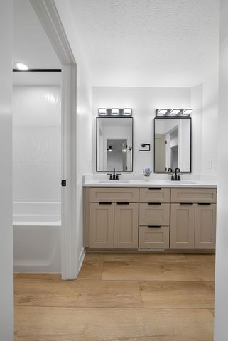 4821 NAVAJO Street, Council Bluffs, IA 51501