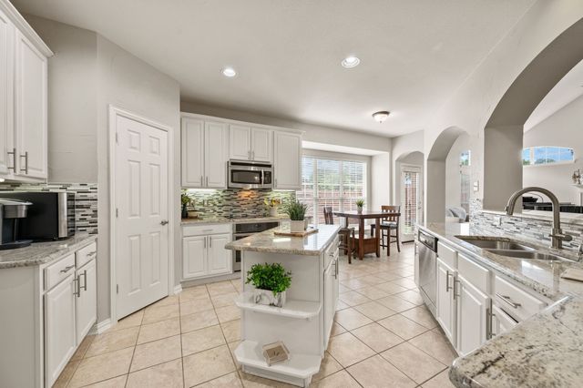 5047 Toftrees Drive, Arlington, TX 76016