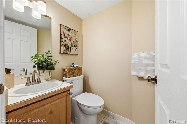 110 Pine Tree Ridge Drive 3, Waterford Charter Township, MI 48327