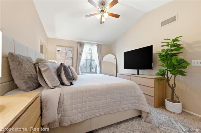 110 Pine Tree Ridge Drive 3, Waterford Charter Township, MI 48327