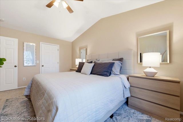 110 Pine Tree Ridge Drive 3, Waterford Charter Township, MI 48327