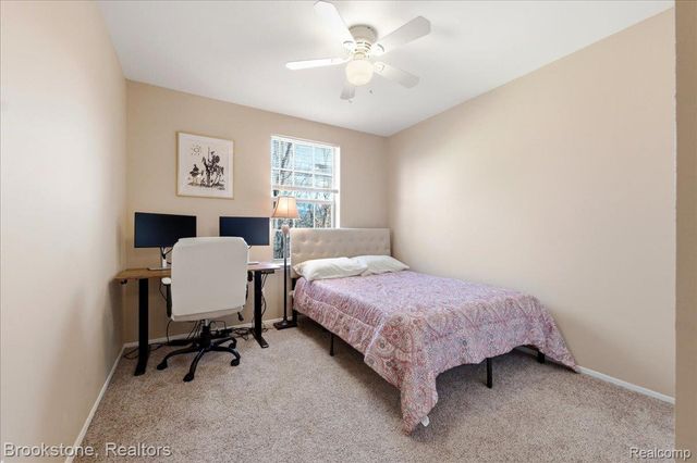 110 Pine Tree Ridge Drive 3, Waterford Charter Township, MI 48327