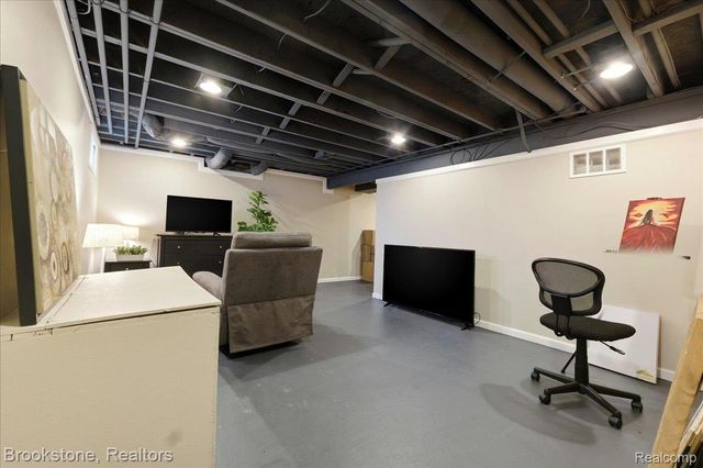 110 Pine Tree Ridge Drive 3, Waterford Charter Township, MI 48327