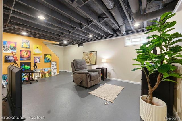 110 Pine Tree Ridge Drive 3, Waterford Charter Township, MI 48327