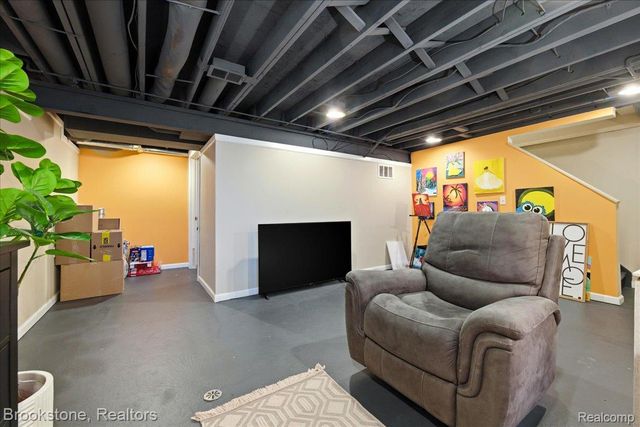 110 Pine Tree Ridge Drive 3, Waterford Charter Township, MI 48327