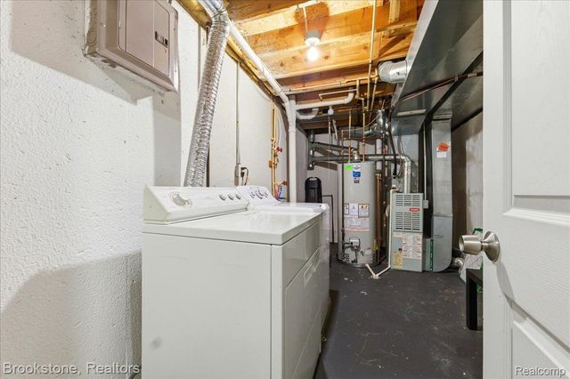 110 Pine Tree Ridge Drive 3, Waterford Charter Township, MI 48327