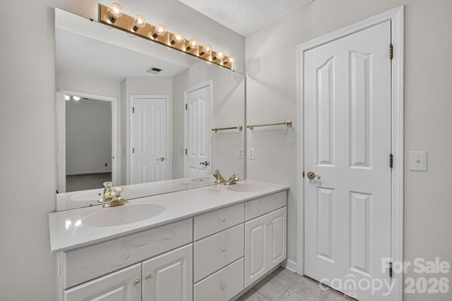 5726 Swanston Drive, Charlotte, NC 28269