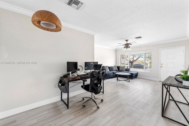 81 NE 47th St, Oakland Park, FL 33334