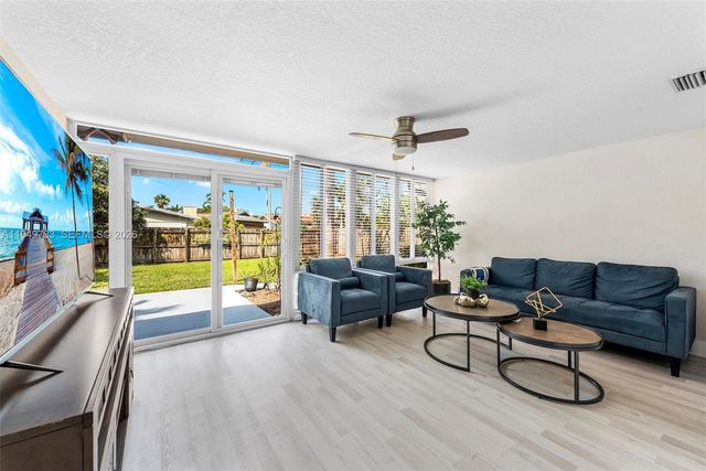 81 NE 47th St, Oakland Park, FL 33334