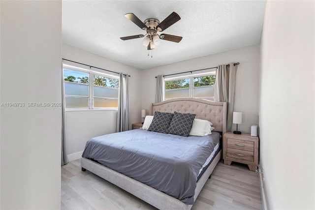 81 NE 47th St, Oakland Park, FL 33334