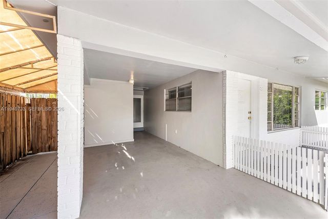 81 NE 47th St, Oakland Park, FL 33334