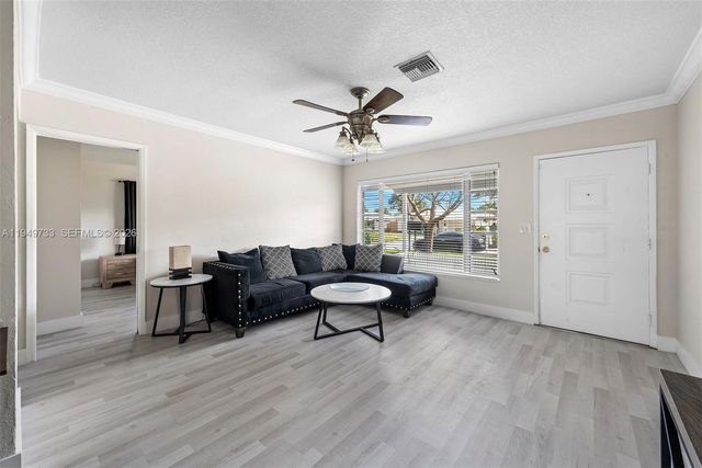 81 NE 47th St, Oakland Park, FL 33334