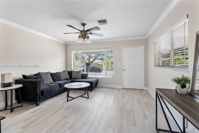 81 NE 47th St, Oakland Park, FL 33334